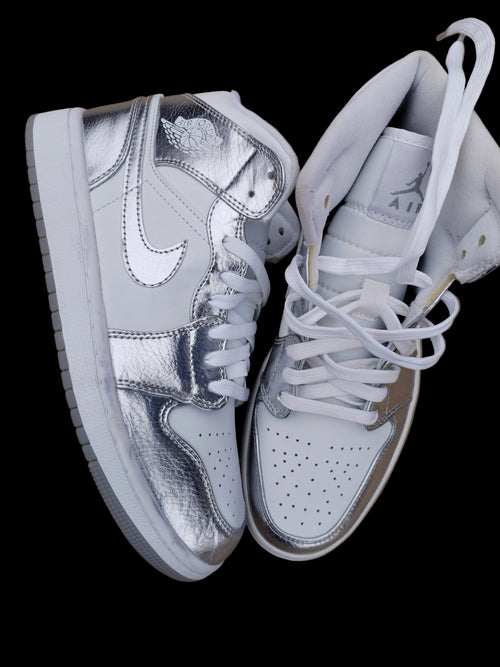 Air Jordan 1 Mid SE Metallic Silver - Suela