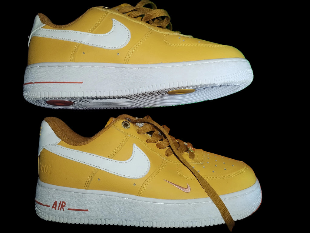 Nike Air Force 1 Wheat Gold White vista lateral suela par