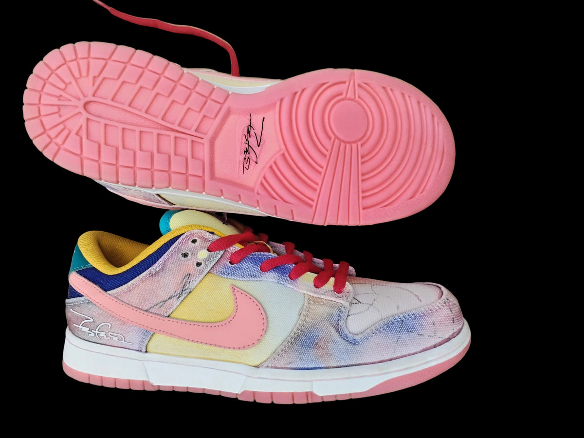 Nike SB Dunk Low x Futura Laboratories Sunblush - Lateral derecho